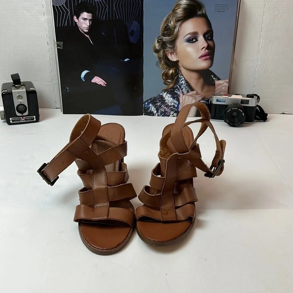 Urban Outfitters Brown Strappy Block Heel Sandals Size 9 Cognac Ankle Strap